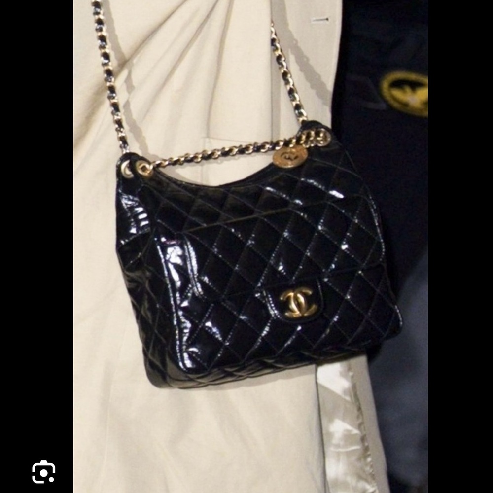 Chanel 2024 Small Wavy CC Hobo Black - Picture 6 of 6